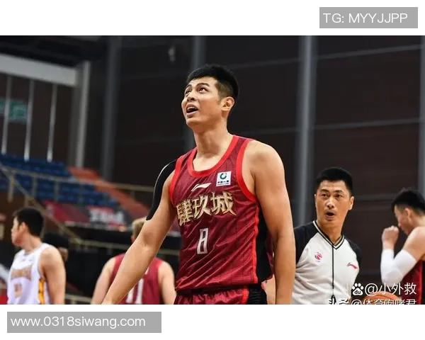 方硕的篮球之路：从青涩少年到职业赛场的蜕变与成长